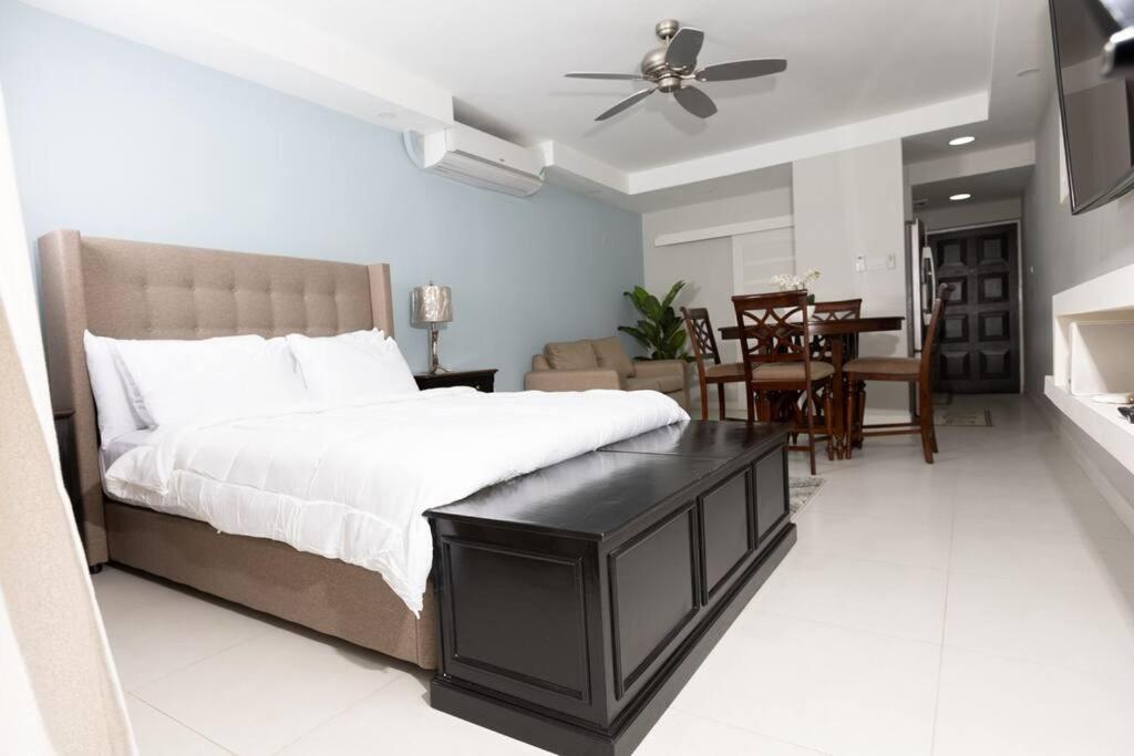 City Edge La Vie Kingston Esterno foto